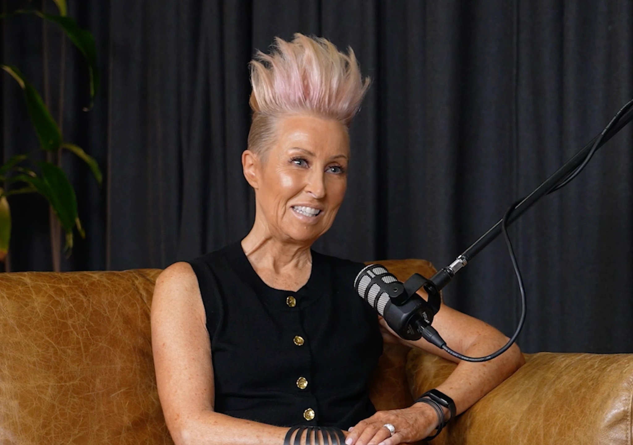 Di Gillett on the Hear Me ROAR podcast discussing leadership, reinvention and Power Of Women