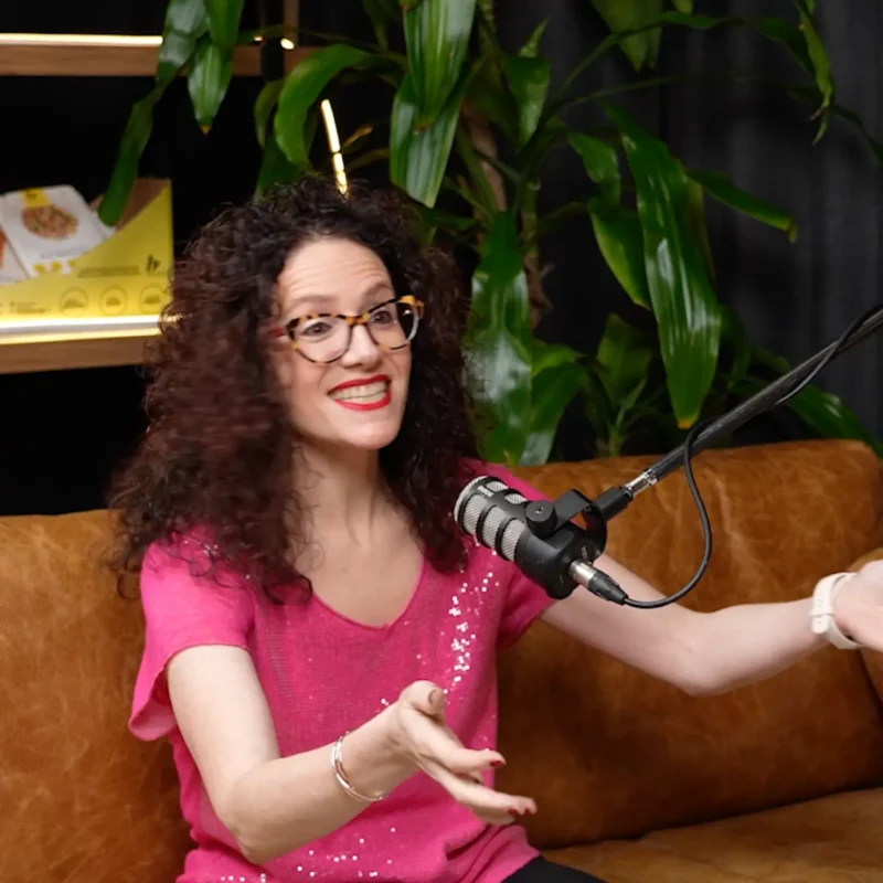 Jordana Borensztajn discussing public speaking confidence on the Hear Me Roar podcast